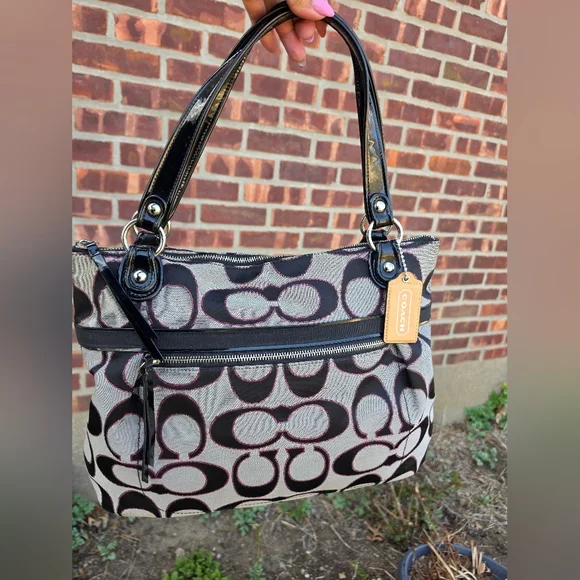 Coach Poppy Metallic Signature Tote Bag. - Picture 15 of 16